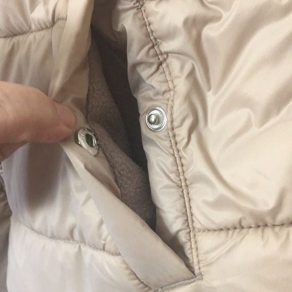 Ladies Old Navy puffy vest - Picture 9 of 9